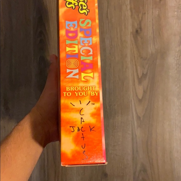 Travis Scott Reese’s Puffs - Picture 3 of 3